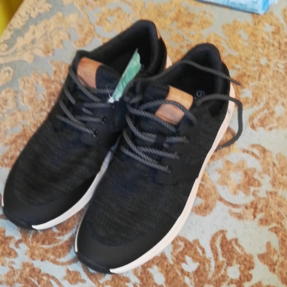 Magellan Outdoors Other - Magellan Memory Foam Men's Tennis shoes Size 8